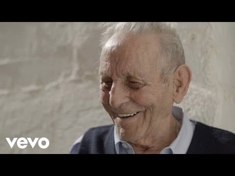 María José Llergo - María José Llergo - Abuelo (Lyric Video)